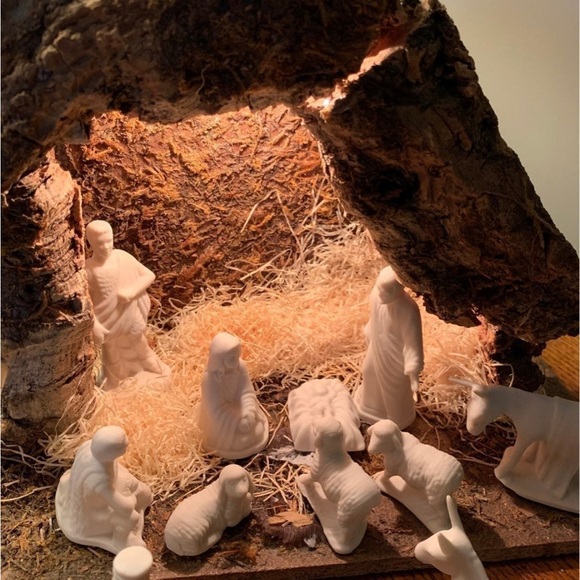 Porcelain bisque manger set - Picture 2 of 7